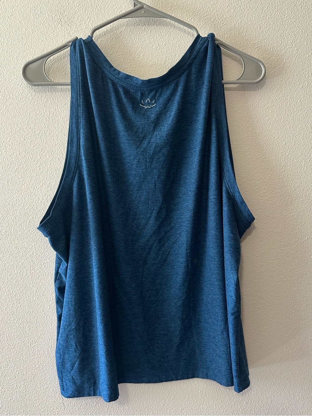 Beyond yoga rebalance tank Heather Spacedye blue fits like an XL